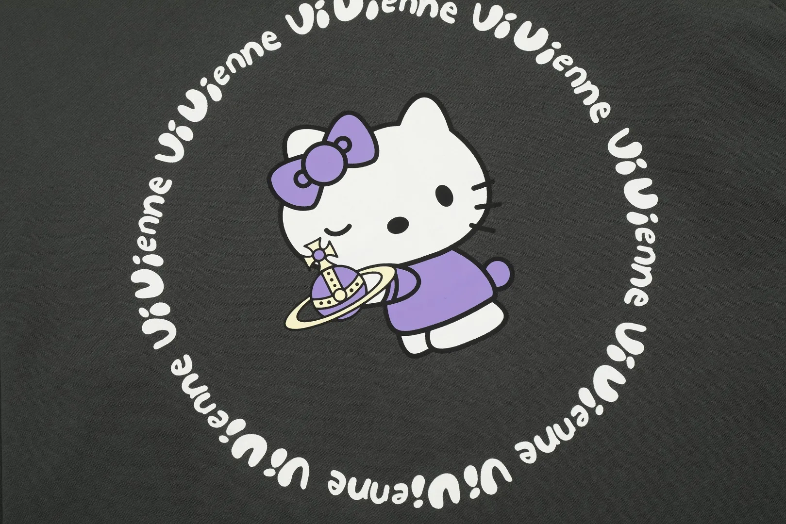 vivienne west wood Vivienne Saturn Hello Kitty cartoon long sleeves Simple and fashionable, highly practical for wearing inside and outside. Full range of correct accessories. Every detail is fully restored. Straightforward to pull up. Size: S M L cement gray